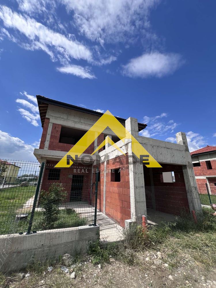 Самостоятелна Двуетажна Къща в с. Първенец — снимка 2 (с.Първенец, Пловдив)