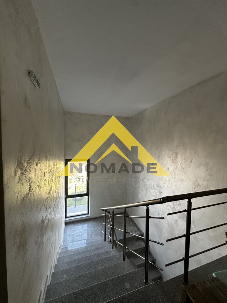 Четиристаен апартамент в кв. Остромила с Акт 16 — снимка 26 (Остромила, Пловдив)
