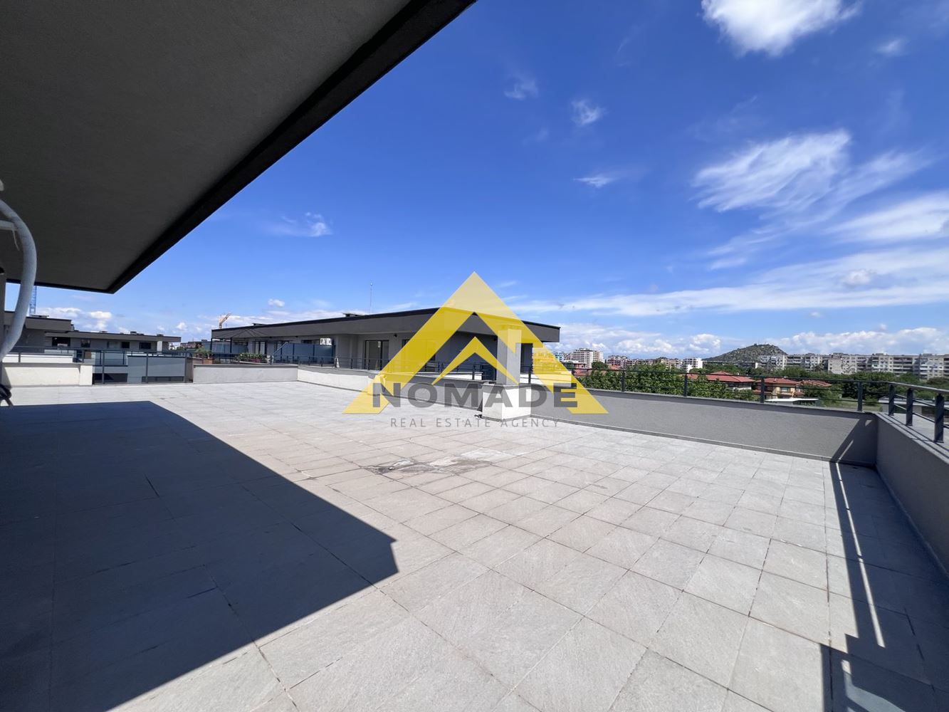 Тристаен апартамент в Остромила — снимка 8 (Остромила, Пловдив)
