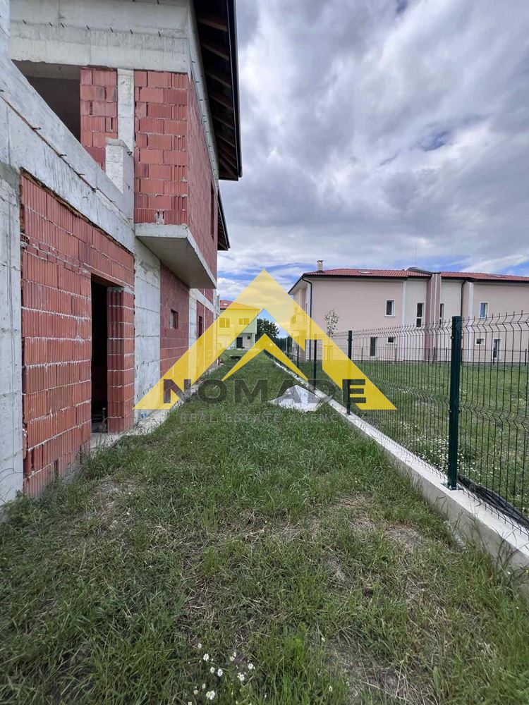 Двуетажна Самостоятелна Kъща в с. Първенец — снимка 3 (с.Първенец, Пловдив)